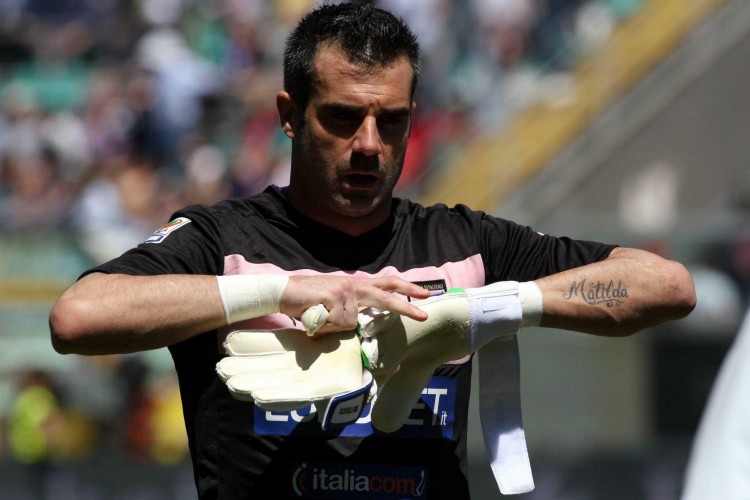 斯玛特命中8记三分，追平湖人队史替补球员三分球记录