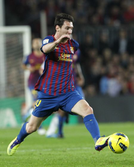 卡卡：对世界杯最美好的回忆是触碰奖杯；很期待新的赛制