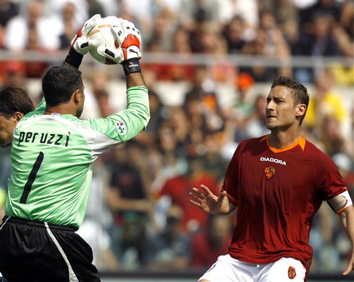 凯尔特人本赛季对50%胜率球队拿到7胜，全联盟仅次于活塞