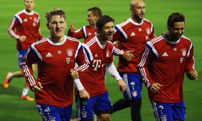 记者：米兰将与莱万经纪人会面讨论转会，伊布支持这一交易