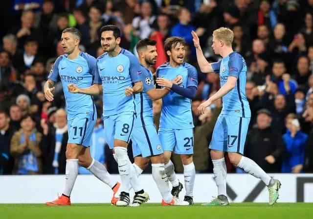 伯尔尼主帅谈骚乱：维拉球员在看台下庆祝，球迷认为被挑衅了